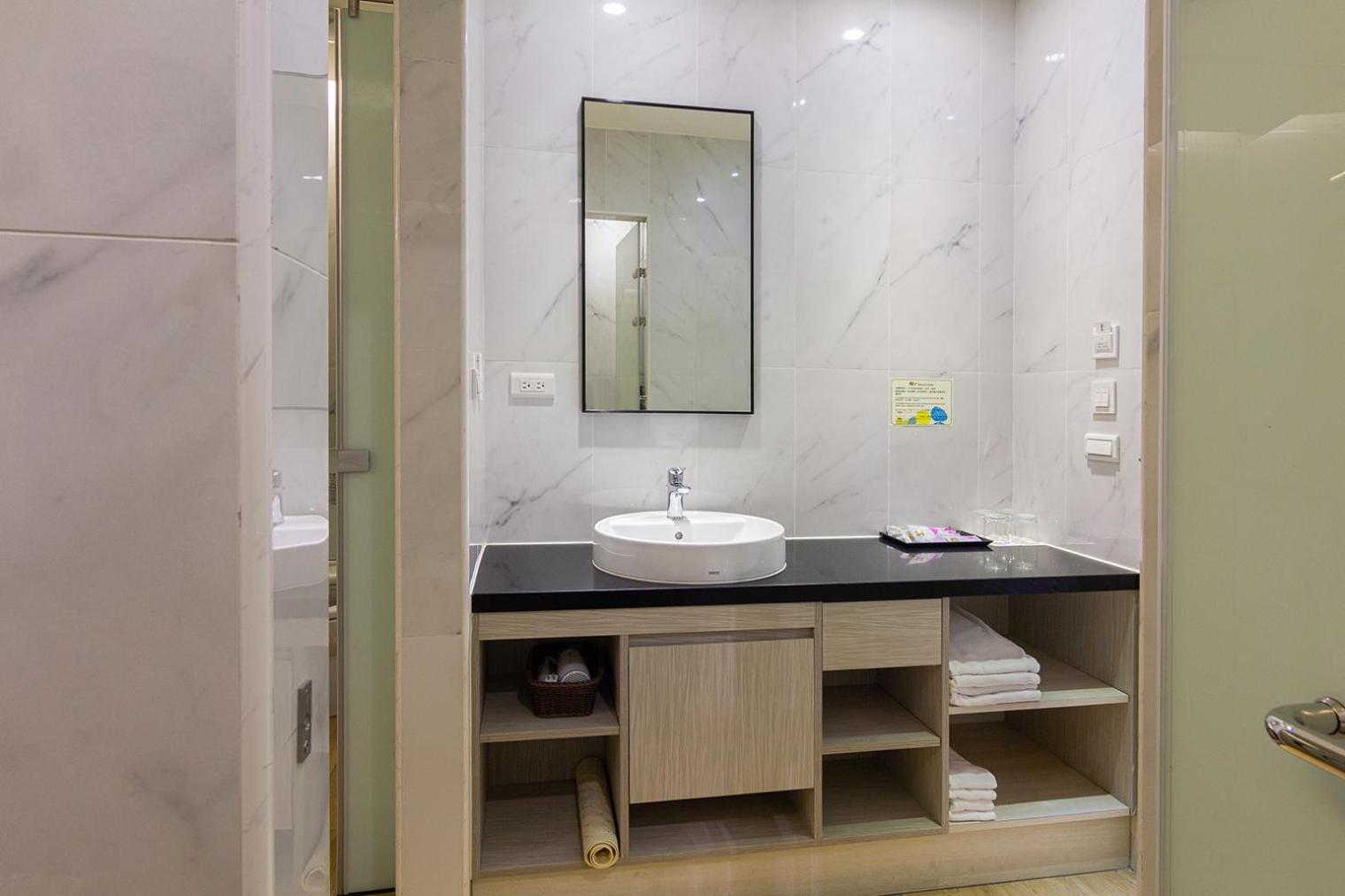 Check Inn New Taipei Luzhou Buitenkant foto