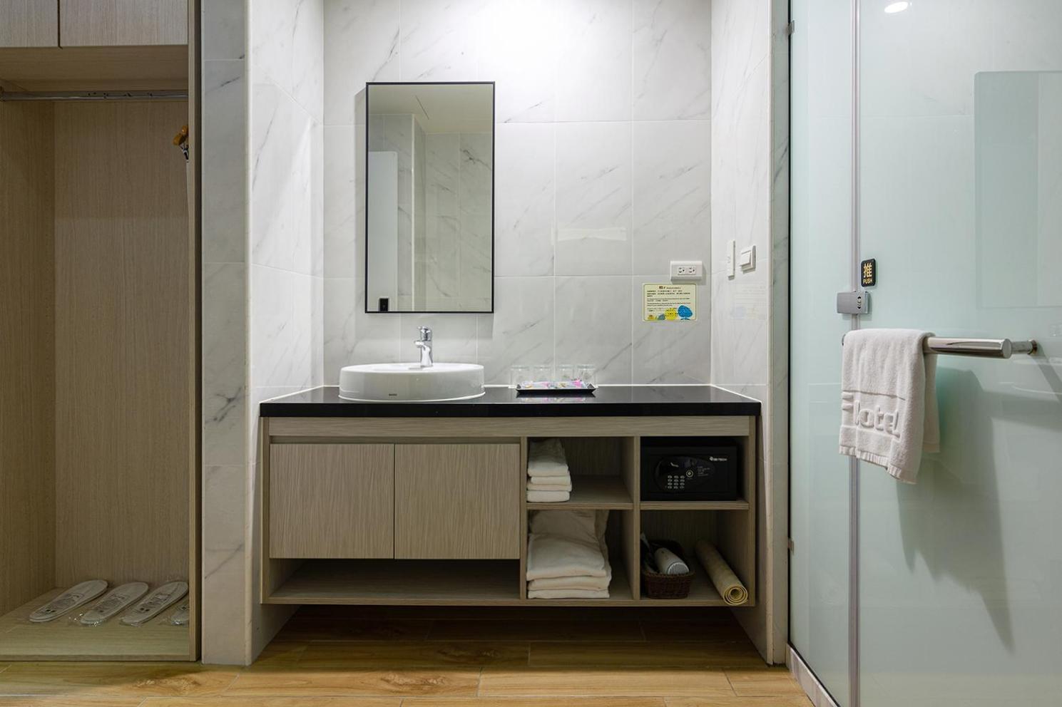 Check Inn New Taipei Luzhou Buitenkant foto